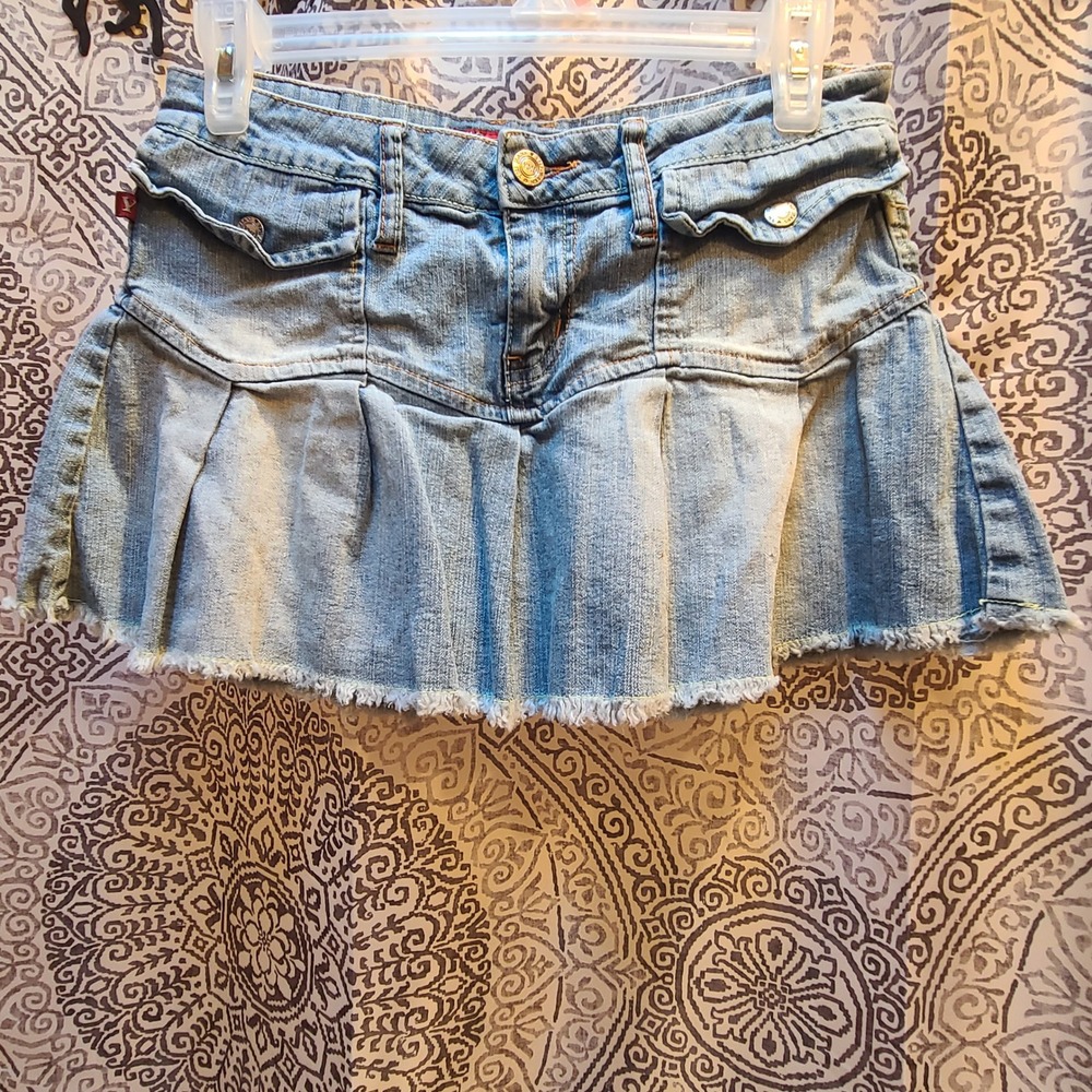 YMI Denim Micro Mini Skirt Women Size 5 Light Wash Pleated‎ Raw Hem Low Rise Y2K
